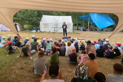 Поблизу Луцька молодь навчають військової справи середньовіччя Поблизу Луцька молодь навчають військової справи середньовіччя