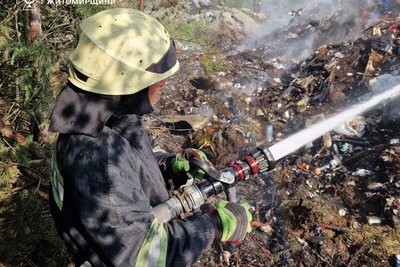 Горіло сміттєзвалище на Житомирщині — пожежу гасили понад 13 годин Горіло сміттєзвалище на Житомирщині — пожежу гасили понад 13 годин