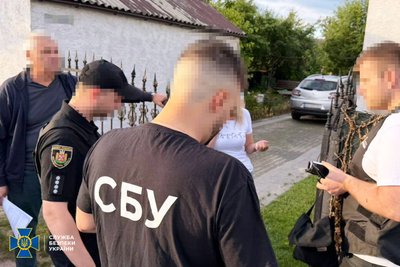 На Житомирщині посадовця держпідприємства підозрюють в продажу каменю габро під виглядом відходів На Житомирщині посадовця держпідприємства підозрюють в продажу каменю габро під виглядом відходів