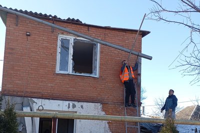 У Сумах безпілотники влучили у приватному секторі та середмісті: є пошкодження У Сумах безпілотники влучили у приватному секторі та середмісті: є пошкодження