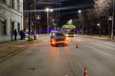 У Житомирі на Великій Бердичівській водій збив 20-річну дівчину та 22-річного хлопця У Житомирі на Великій Бердичівській водій збив 20-річну дівчину та 22-річного хлопця