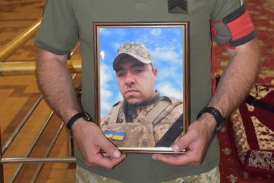 У Луцьку попрощалися з полеглими захисниками Вадимом Чвирем, Альбертом Свіцею та Павлом Корчуком У Луцьку попрощалися з полеглими захисниками Вадимом Чвирем, Альбертом Свіцею та Павлом Корчуком