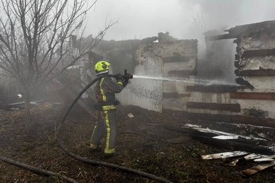 На Житомирщині під час гасіння пожежі в будинку виявили тіло чоловіка На Житомирщині під час гасіння пожежі в будинку виявили тіло чоловіка