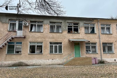 Скло на ліжках і вибиті вікна: наслідки атаки РФ на дитсадок на Одещині