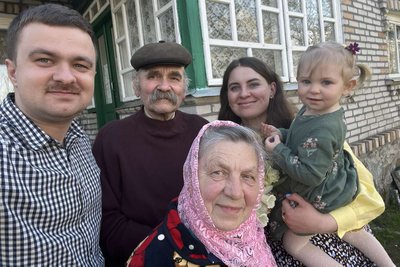 "Захоплювався космосом і любив бджіл": дідусь із Житомирщини загиблого пілота F-16 Олексія Меся розповів про онука "Захоплювався космосом і любив бджіл": дідусь із Житомирщини загиблого пілота F-16 Олексія Меся розповів про онука