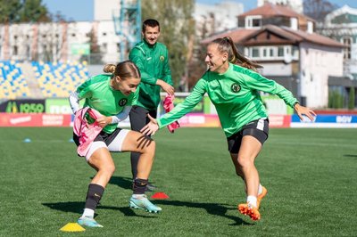 "Важлива не лише гра", — гравчині Житомирського жіночого футбольного клубу "Полісся" "Важлива не лише гра", — гравчині Житомирського жіночого футбольного клубу "Полісся"