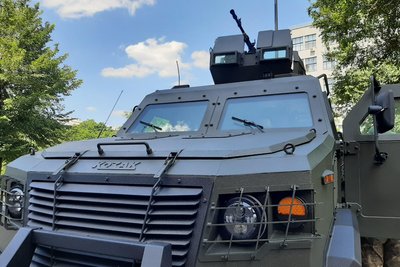 Має захист від мін та оснащений великокаліберним кулеметом: спецпризначенці Харківщини отримали бронетранспортер "Козак" Має захист від мін та оснащений великокаліберним кулеметом: спецпризначенці Харківщини отримали бронетранспортер "Козак"