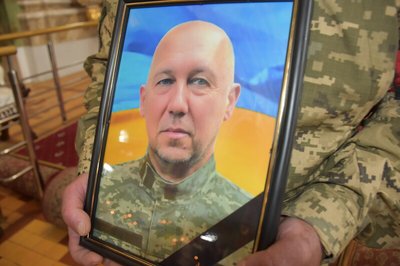 У Луцьку попрощалися з 51-річним військовослужбовцем Олександром Кобильком У Луцьку попрощалися з 51-річним військовослужбовцем Олександром Кобильком