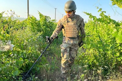 "У мене маленька баночка осколків", — історія військового сапера Юрія Кучера, який рік тому підірвався на міні "У мене маленька баночка осколків", — історія військового сапера Юрія Кучера, який рік тому підірвався на міні