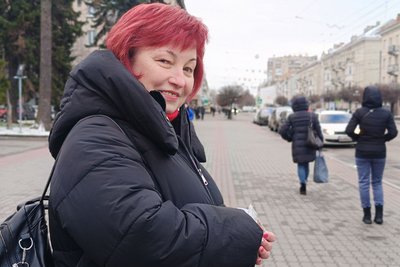 "Дітям дарую цукерки, дорослим — новорічний настрій", — луцька водійка тролейбуса "Дітям дарую цукерки, дорослим — новорічний настрій", — луцька водійка тролейбуса