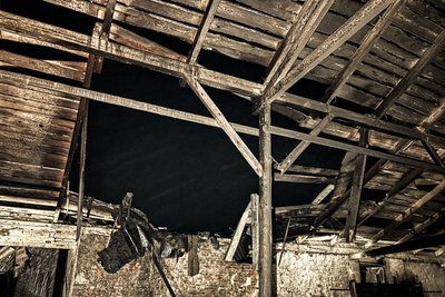 Рятувальники гасять пожежу на підприємстві у Чугуєві, що зайнялася внаслідок російських ударів, Харківська область, 10 жовтня 2025 року Рятувальники гасять пожежу на підприємстві у Чугуєві, що зайнялася внаслідок російських ударів, Харківська область, 10 жовтня 2025 року