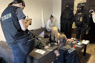 Приймали замовлення через Telegram та робили "закладки" — 3 житомирян підозрюють у збуті наркотиків Приймали замовлення через Telegram та робили "закладки" — 3 житомирян підозрюють у збуті наркотиків