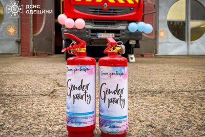 Подружжя рятувальників Одещини провели гендер-паті на роботі Подружжя рятувальників Одещини провели гендер-паті на роботі