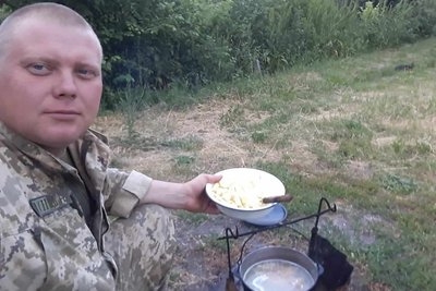 "Я ненавиджу лютий і цей біль". Прикордонник з Луганщини загинув у перший день вторгнення: спогади дружини та побратимів