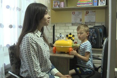 У кошиках, відрах і візочках: в луцькому ліцеї діти влаштували день без ранців У кошиках, відрах і візочках: в луцькому ліцеї діти влаштували день без ранців