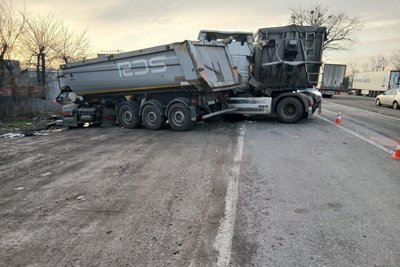 На Кіровоградщині зіштовнулися дві вантажівки. Один водій травмуваний На Кіровоградщині зіштовнулися дві вантажівки. Один водій травмуваний
