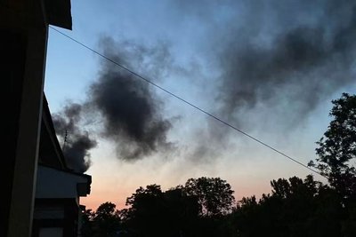 Жителі Малина скаржаться на сажу і шум від місцевої фабрики "Папір-Мал": що кажуть на підприємстві та в екоінспекції Жителі Малина скаржаться на сажу і шум від місцевої фабрики "Папір-Мал": що кажуть на підприємстві та в екоінспекції