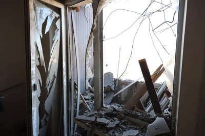 Пошкоджені будинки, автомобілі та ринок: наслідки російської атаки Київщини Пошкоджені будинки, автомобілі та ринок: наслідки російської атаки Київщини