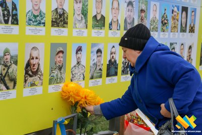 День Збройних сил України: у Житомирі на Алеї Слави з'явився ще один стенд із захисниками День Збройних сил України: у Житомирі на Алеї Слави з'явився ще один стенд із захисниками
