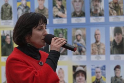У Житомирі вшанували пам'ять полеглих захисників і захисниць України У Житомирі вшанували пам'ять полеглих захисників і захисниць України