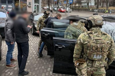 Збитки — понад 354 млн грн: на Рівненщині викрили "тіньового куратора" схеми з бурштином Збитки — понад 354 млн грн: на Рівненщині викрили "тіньового куратора" схеми з бурштином
