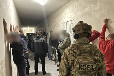 В колонії на Волині викрили групу в'язнів, які займалися онлайн-шахрайством — поліція В колонії на Волині викрили групу в'язнів, які займалися онлайн-шахрайством — поліція