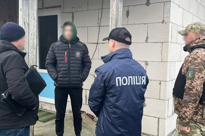 Поліція Житомирщини підозрює чотирьох чоловіків у сприянні незаконному виїзду за кордон Поліція Житомирщини підозрює чотирьох чоловіків у сприянні незаконному виїзду за кордон