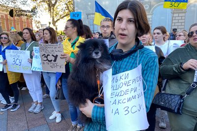 Одесити два місяці просять скасувати владу мільйонні тендери та передати гроші на ЗСУ Одесити два місяці просять скасувати владу мільйонні тендери та передати гроші на ЗСУ