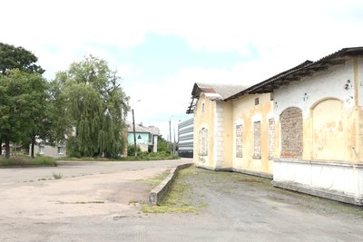 Сервізи, вази, статуетки — на Житомирщині зберігають спадок заводу, який працював понад століття Сервізи, вази, статуетки — на Житомирщині зберігають спадок заводу, який працював понад століття
