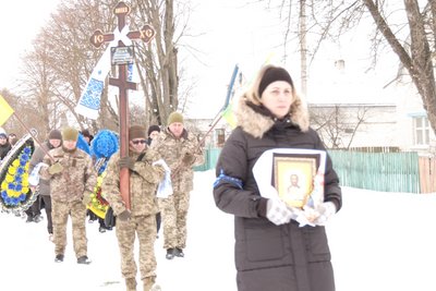 Понад 2 роки вважали зниклим безвісти — на Житомирщині попрощалися з полеглим воїном Олександром Бісиком Понад 2 роки вважали зниклим безвісти — на Житомирщині попрощалися з полеглим воїном Олександром Бісиком