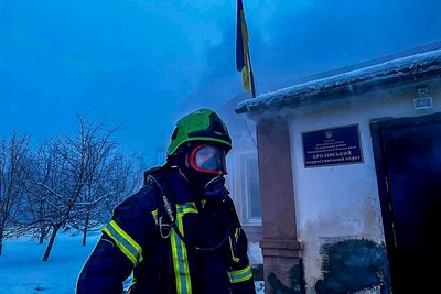 Рятувальники ліквідували пожежу в будівлі старостату на Житомирщині Рятувальники ліквідували пожежу в будівлі старостату на Житомирщині