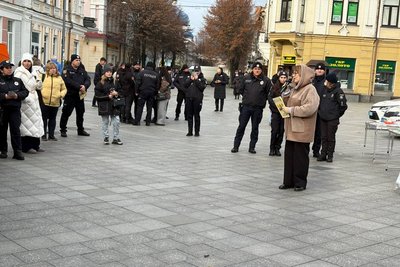 У Житомирі стартувала Всеукраїнська акція "16 днів проти насильства" У Житомирі стартувала Всеукраїнська акція "16 днів проти насильства"