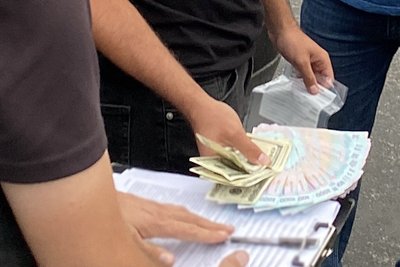 На Житомирщині затримали лікаря, якого підозрюють у вимаганні хабаря з військового: що відомо На Житомирщині затримали лікаря, якого підозрюють у вимаганні хабаря з військового: що відомо