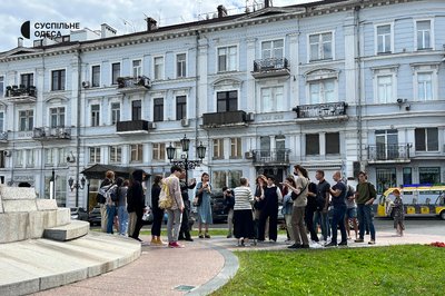В Одесі біля пам'ятника Катерині II — акція протесту В Одесі біля пам'ятника Катерині II — акція протесту