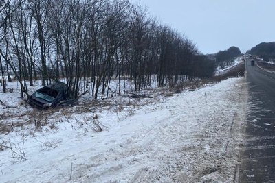 Автівка Mitsubishi Lancer, яка перекинулася поблизу Берестина, 24 січня 2026 року Автівка Mitsubishi Lancer, яка перекинулася поблизу Берестина, 24 січня 2026 року
