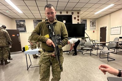 "Не зміг сидіти вдома": історія фельдшера-прикордонника, який рятує життя на передовій "Не зміг сидіти вдома": історія фельдшера-прикордонника, який рятує життя на передовій