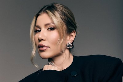 Альона Омаргалієва: війна, шлюб та чому не вірить у відносини на відстані| "Свої люди" Альона Омаргалієва: війна, шлюб та чому не вірить у відносини на відстані| "Свої люди"