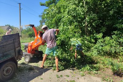 Як "Шалений бобер" переселенки з Донеччини почистив занедбані садиби у селі на Полтавщині: історія Ольги Дриги Як "Шалений бобер" переселенки з Донеччини почистив занедбані садиби у селі на Полтавщині: історія Ольги Дриги