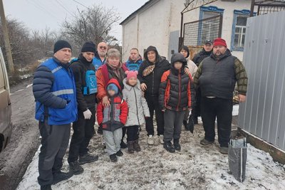 Евакуація багатодітної родини в рамках обов'язкової евакуації в примусовий спосіб, Вільхуватська громада, Харківська область, грудень 2025 року Евакуація багатодітної родини в рамках обов'язкової евакуації в примусовий спосіб, Вільхуватська громада, Харківська область, грудень 2025 року