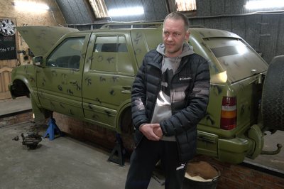 На імпровізованому блокпосту у Луцьку діти зібрали гроші на ремонт авто для ЗСУ На імпровізованому блокпосту у Луцьку діти зібрали гроші на ремонт авто для ЗСУ