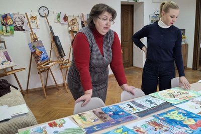"Різдвяні дзвони Перемоги" — як у Житомирі учасники дитячого конкурсу малюнку донатимуть на ЗСУ "Різдвяні дзвони Перемоги" — як у Житомирі учасники дитячого конкурсу малюнку донатимуть на ЗСУ