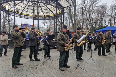 "Народ, який не розучився радіти, перемогти неможливо": як в Одесі святкують Гуморину "Народ, який не розучився радіти, перемогти неможливо": як в Одесі святкують Гуморину