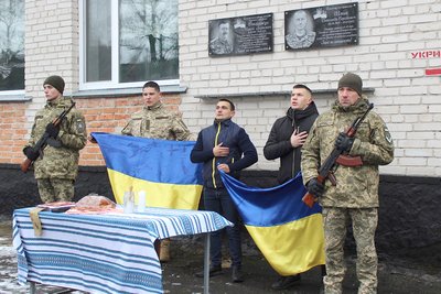 У селі на Вінниччині відкрили меморіальні дошки у пам'ять про загиблих оборонців У селі на Вінниччині відкрили меморіальні дошки у пам'ять про загиблих оборонців