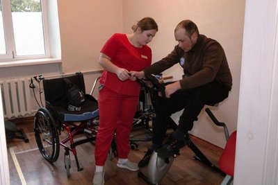 "Це командна робота": як в лікарні на Волині працює відділення реабілітації для військових та цивільних "Це командна робота": як в лікарні на Волині працює відділення реабілітації для військових та цивільних