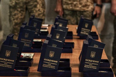 Командир 128 Закарпатської бригади вручив бійцям нагороди і відзнаки Командир 128 Закарпатської бригади вручив бійцям нагороди і відзнаки