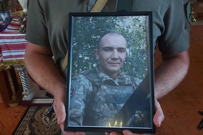 "Дуже шкода, що такі хлопці відходять": у Хмельницькому попрощалися із двома воїнами "Дуже шкода, що такі хлопці відходять": у Хмельницькому попрощалися із двома воїнами