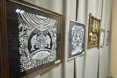 "Великодній кошик візерунків" — житомирська мисткиня представила персональну виставку витинанок "Великодній кошик візерунків" — житомирська мисткиня представила персональну виставку витинанок