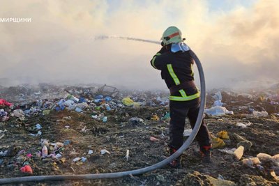 У Житомирі горить сміттєзвалище, дим видно в кількох районах міста — що відомо У Житомирі горить сміттєзвалище, дим видно в кількох районах міста — що відомо