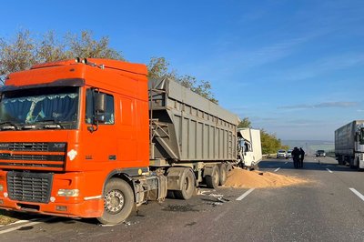 На трасі Київ-Одеса сталась ДТП. Двоє людей загинули На трасі Київ-Одеса сталась ДТП. Двоє людей загинули
