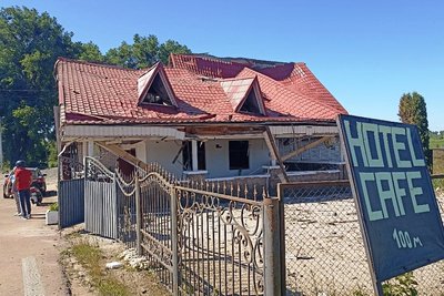"Більше половини будівель в селі пошкоджені" — комісія визначає стан руйнації після вибухів поблизу Житомира "Більше половини будівель в селі пошкоджені" — комісія визначає стан руйнації після вибухів поблизу Житомира